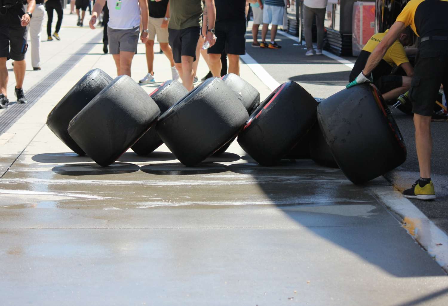 pirelli, gumiháború, racingline, racingline.hu, racinglinehu