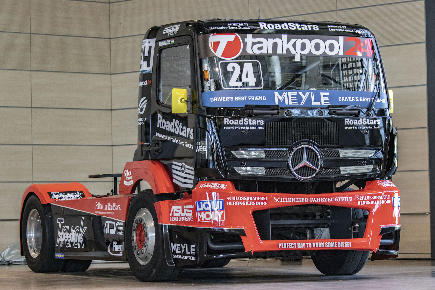 Kamionnal a biztos megélhetés felé – Egységes állásponton a fuvarozói szakmai szervezetek és cégek