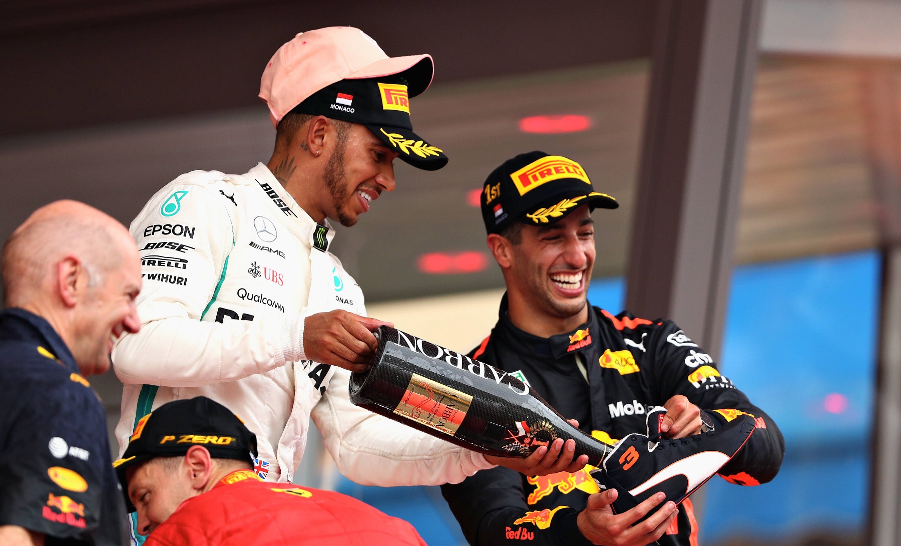 Hamilton szerint Ricciardo nem igazol a Mercedeshez, viszont magasabb fizetést érdemelne