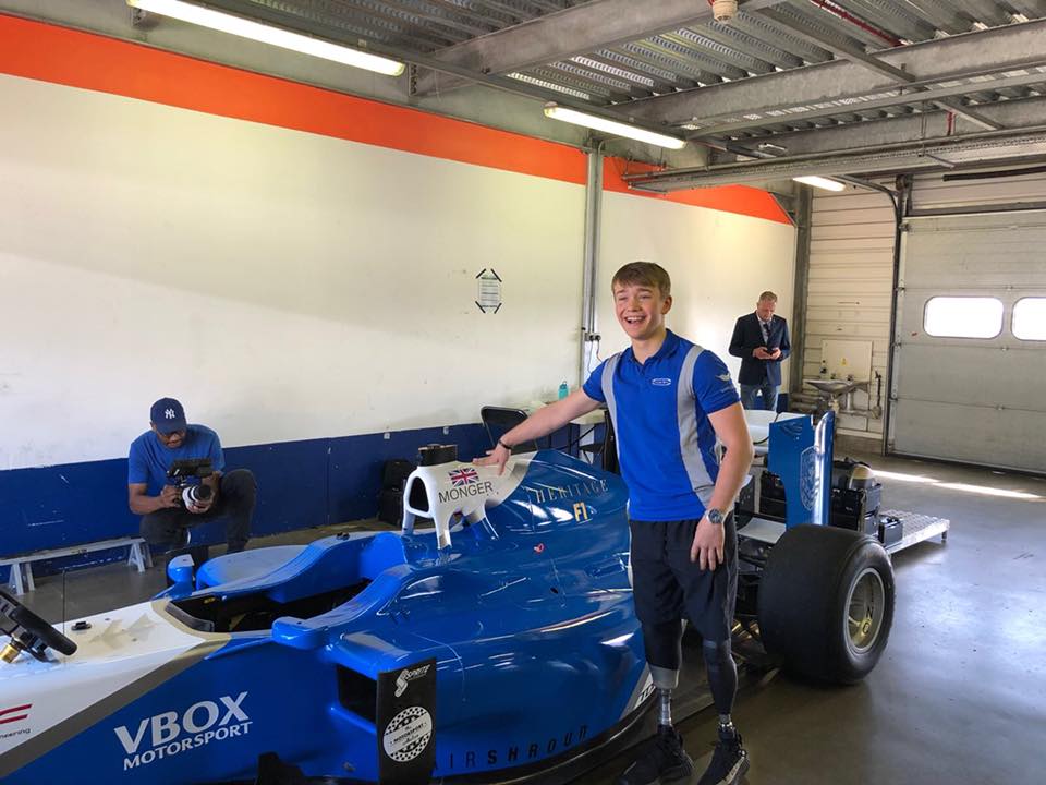 F1-es autót vezethet Billy Monger!