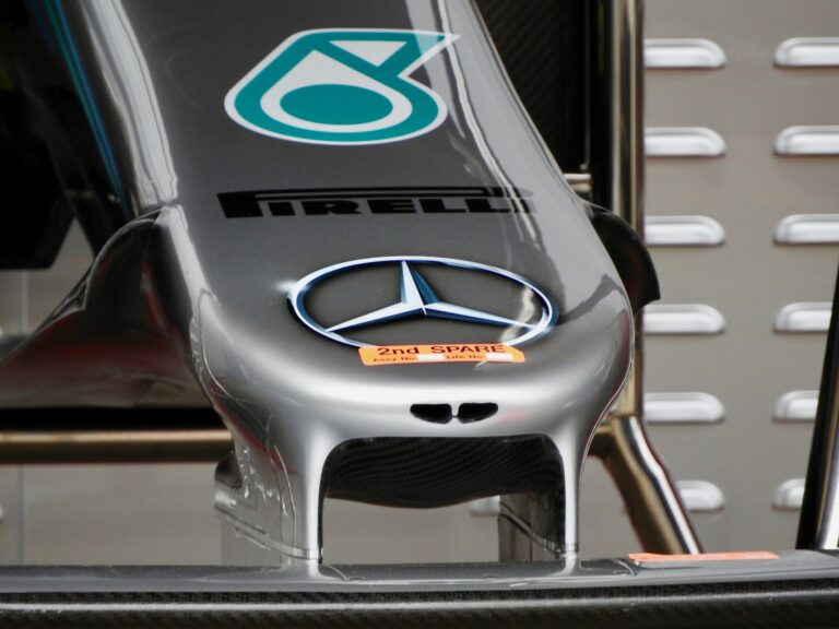 Hamilton, mercedes ELJEGYZÉS