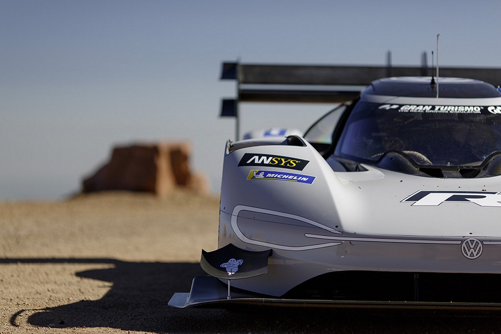 Komplex hajtástechnika és töltőrendszer – Komolyan készül a Volkswagen Motorsport a Pikes Peak futamra