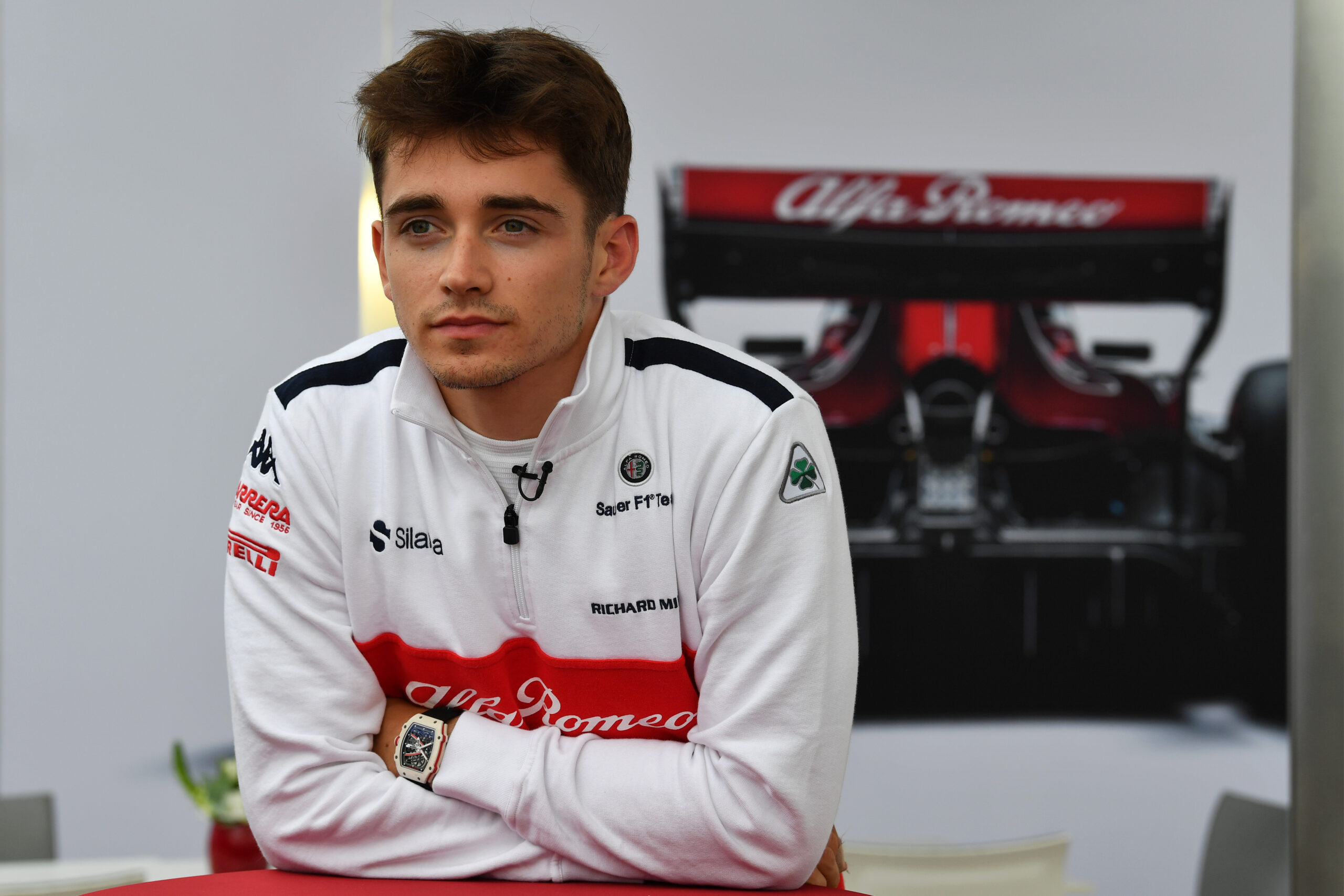 Sajtó: Leclerc két évre aláírt a Ferrarihoz