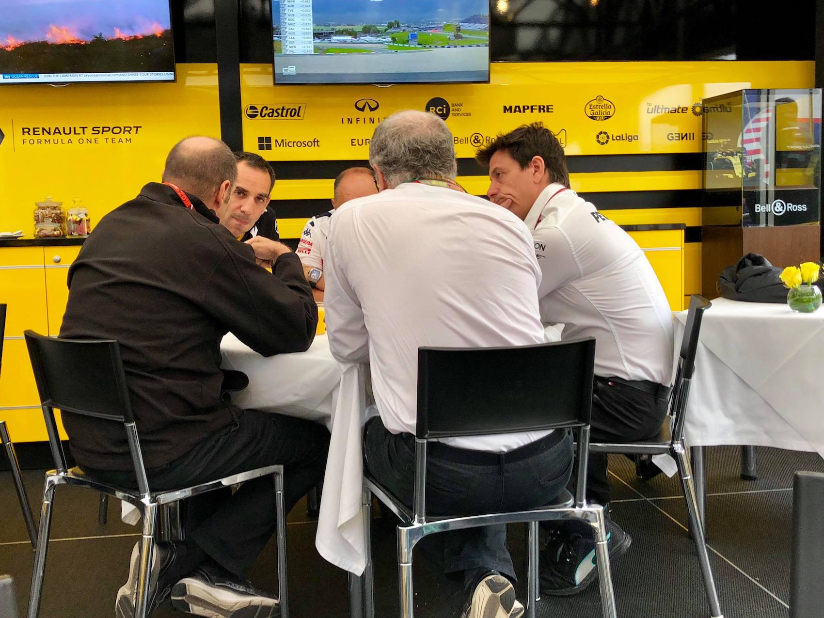 Kartellezni tervez a Ferrari-Mercedes-Renault trió