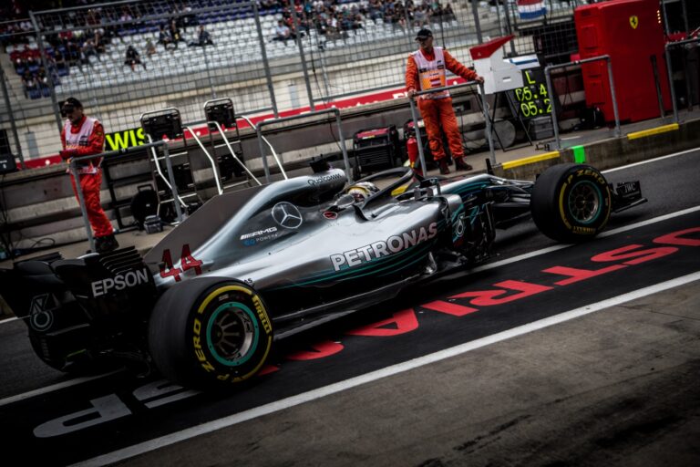 Hamilton, Mercedes, pitlane