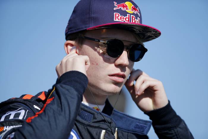 A Red Bull tagadja, hogy Ticktum venné át Ferrucci helyét