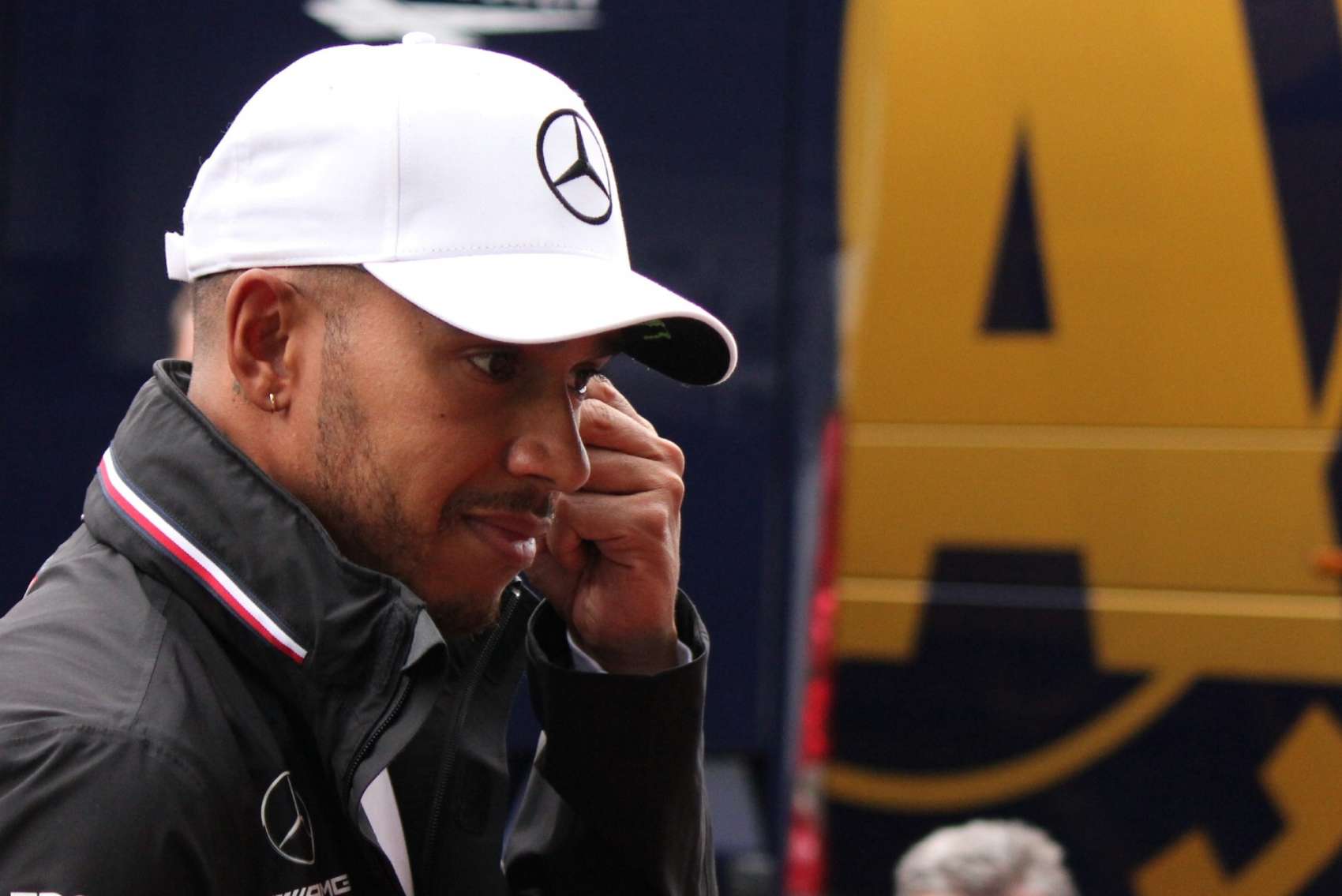 Hamilton: Egy rivális csapat megpróbált elcsábítani a Mercedestől