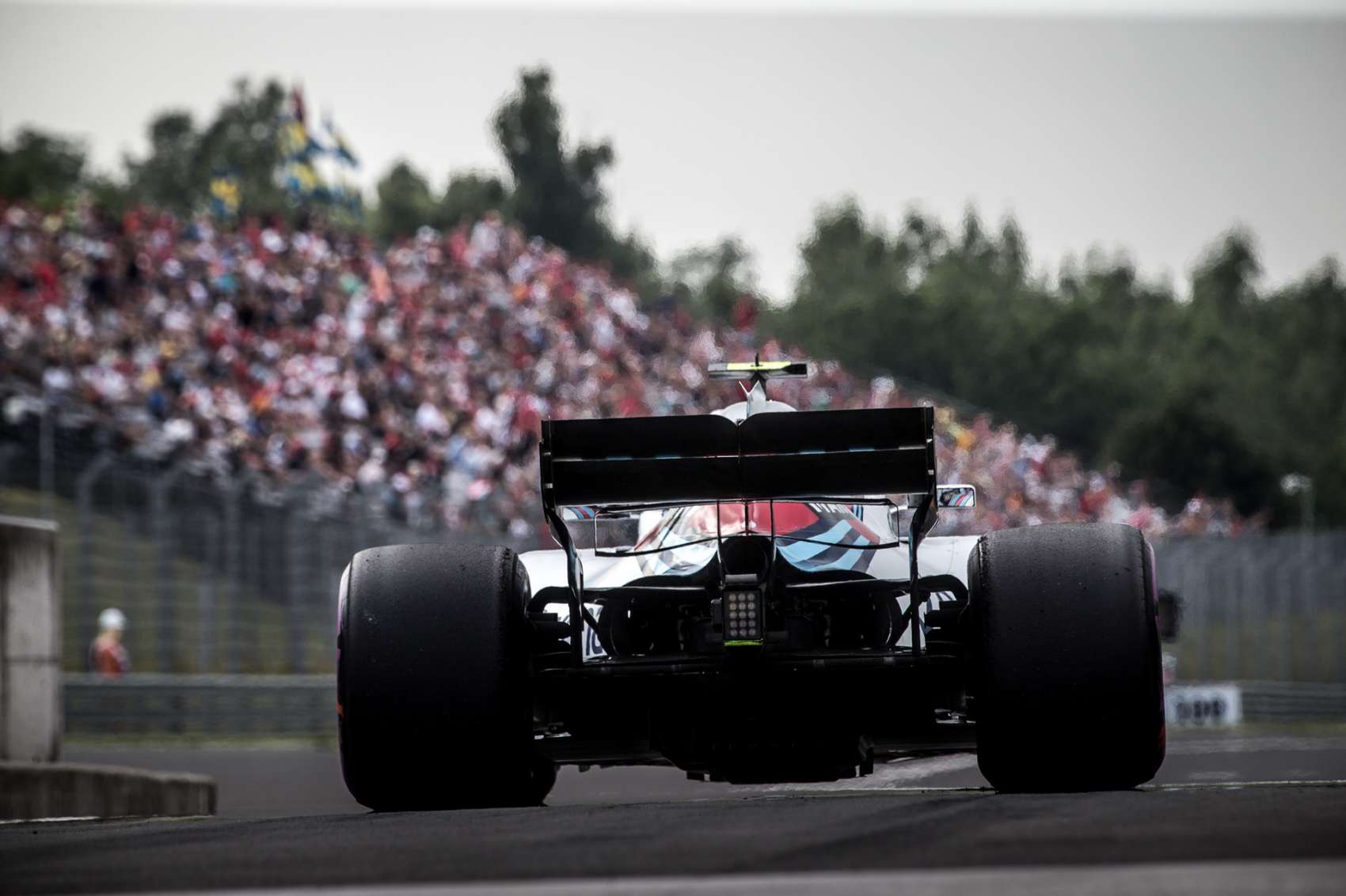 Jövőre változtatnak a Forma-1-es autók hátsó szárnyain