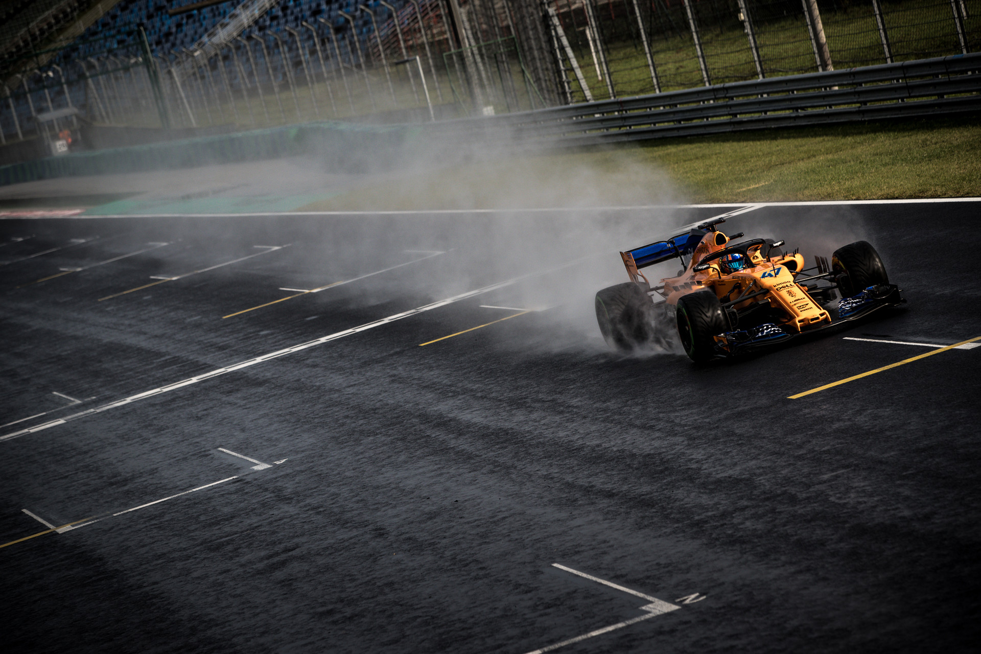 Norris örül, hogy esőben is kipróbálhatta magát