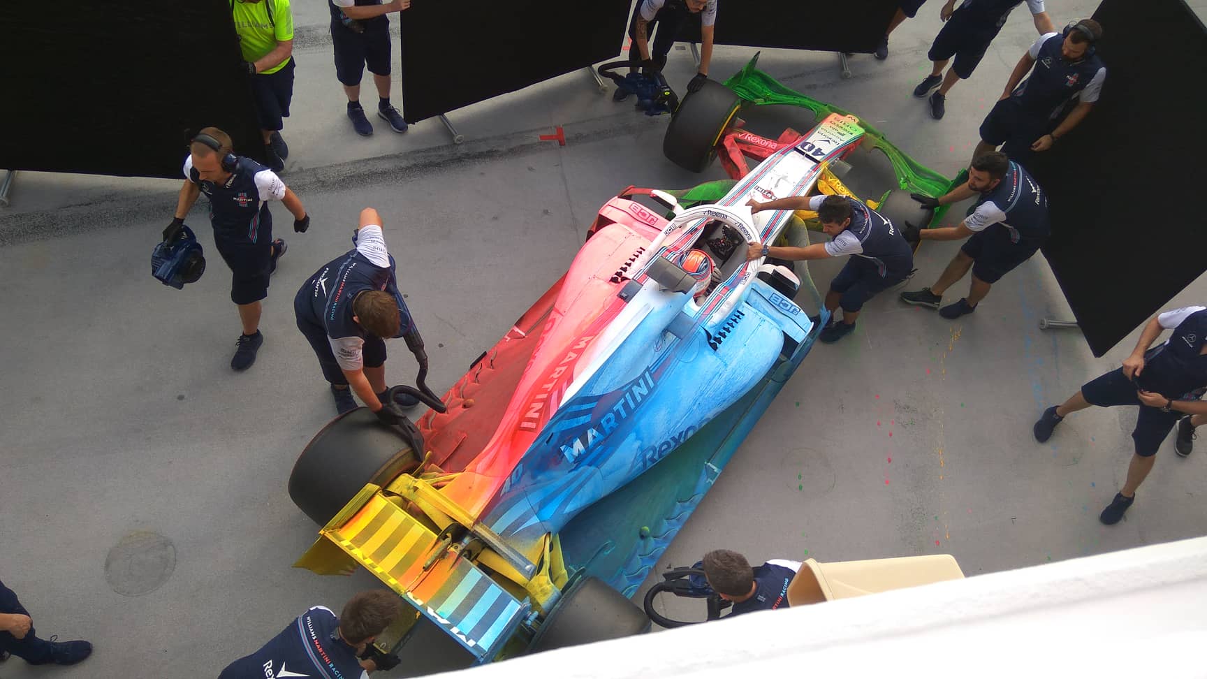 Miért volt a hungaroringi teszt végén szivárvány színű a Williams?