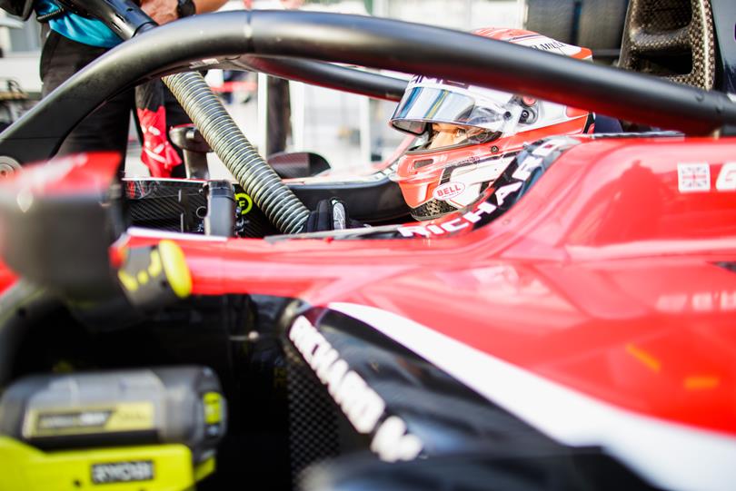 Russell nyerte a sprintversenyt Szocsiban, Norris elszállt összetettben