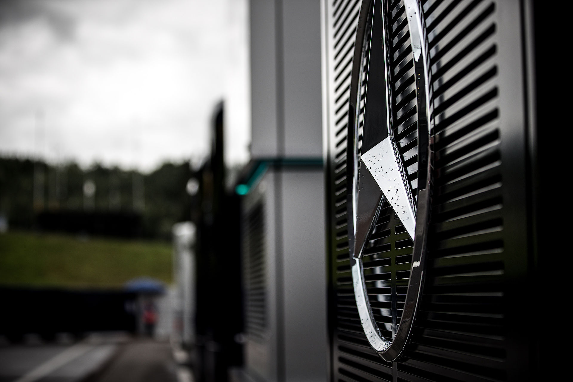 Több lett a projekt, csökkent a Mercedes profitja