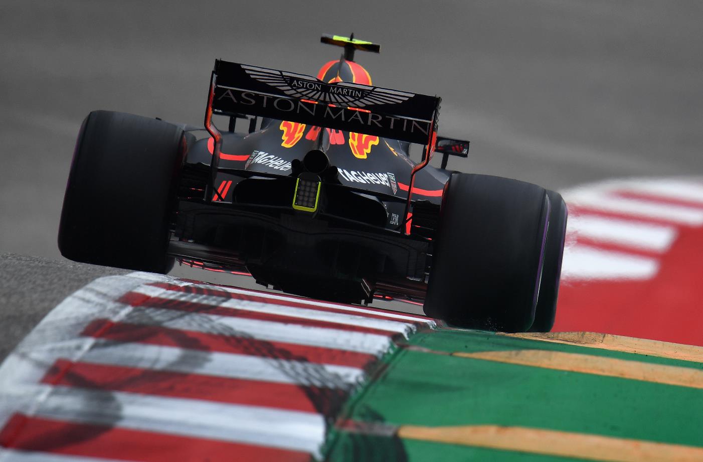 Verstappen tanácstalanul áll a felfüggesztéshiba előtt