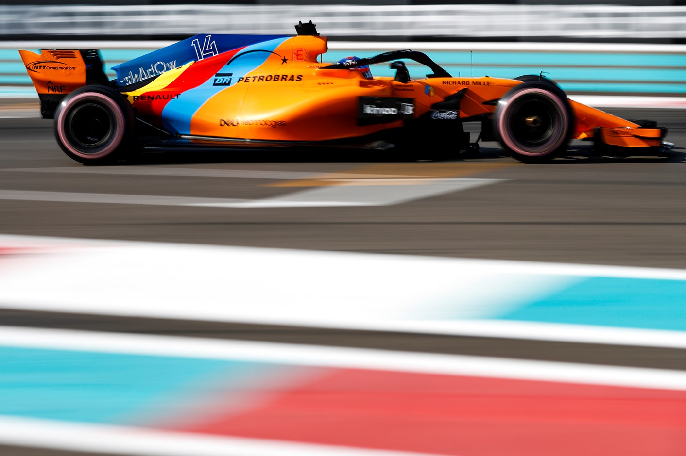 Alonsót kényelmetlenül érinti a rengeteg tiszteletadás