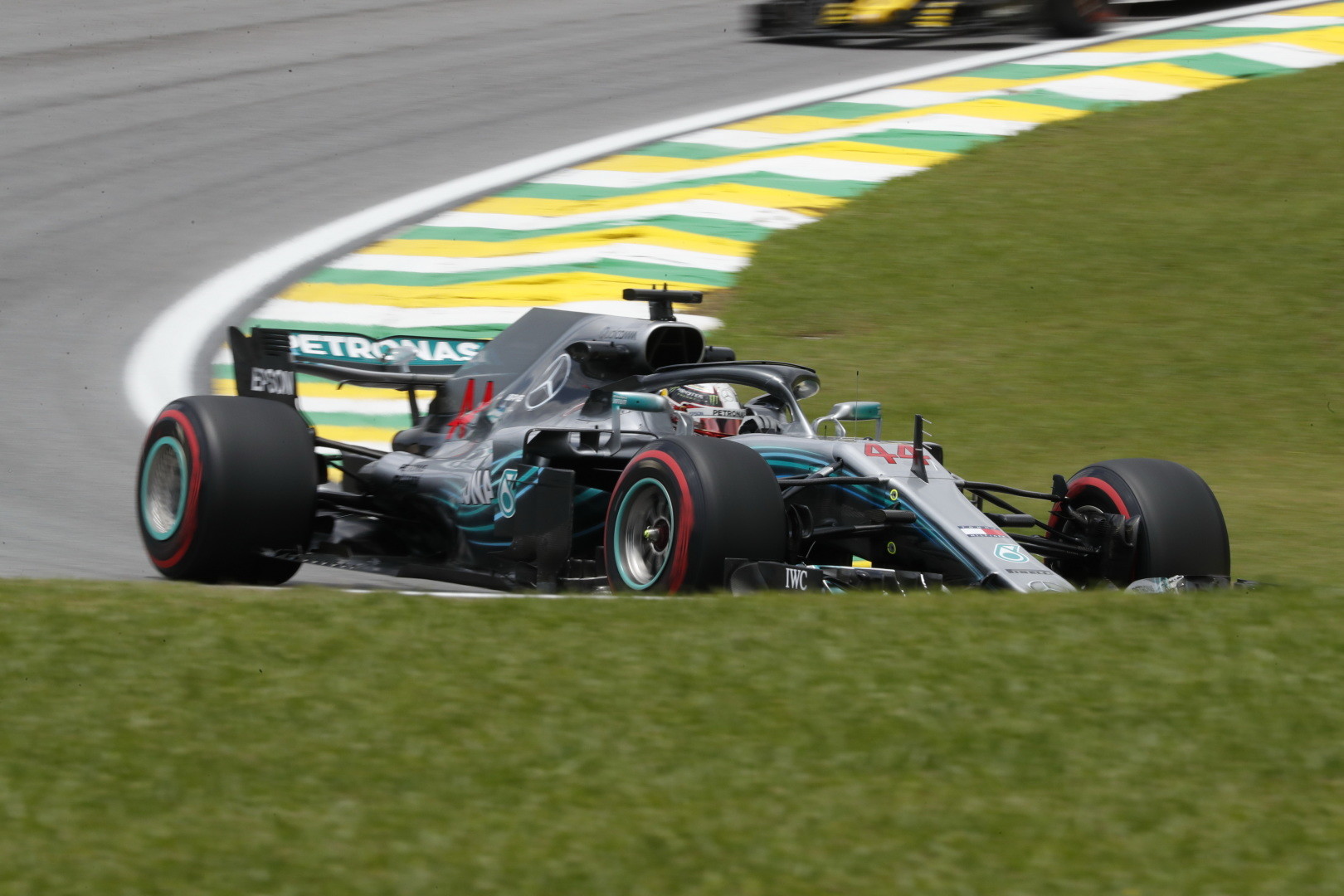 Brazil Nagydíj: Hamilton a pole-ban