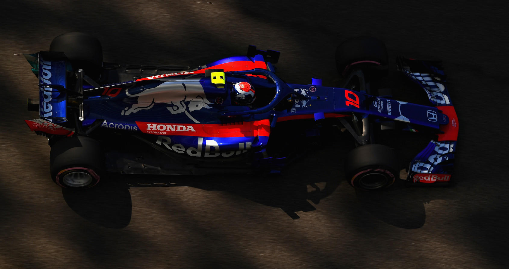 A versenyzők a „virsli” kerékvetők megvizsgálását kérik