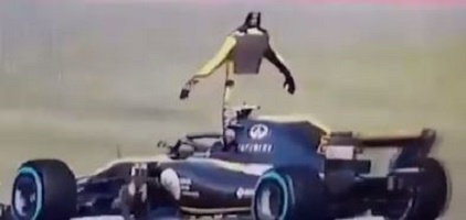 Fej nélküli lovag, vagyis versenyző száguld az F1-es játékban