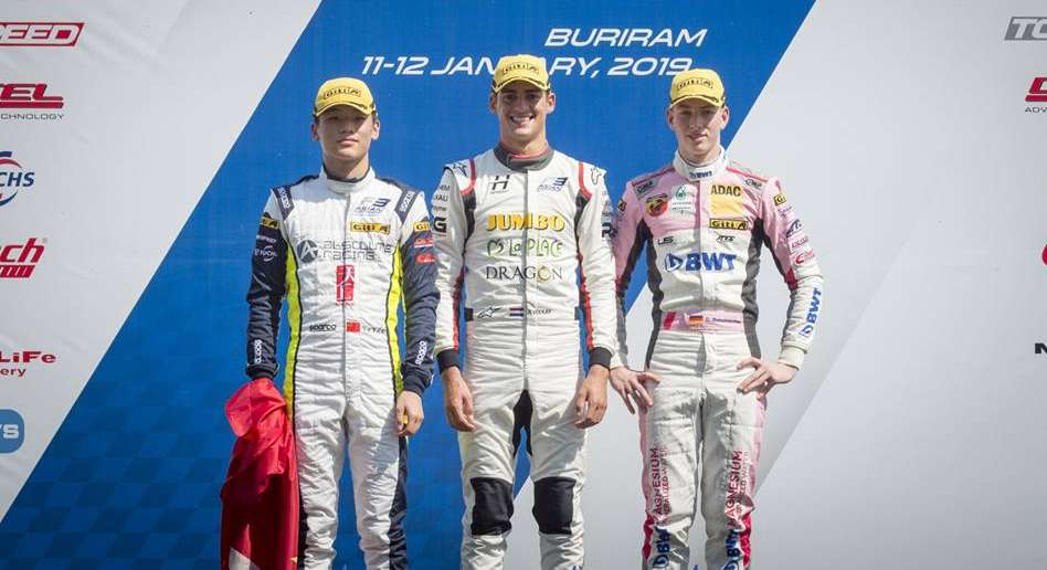 Asian F3 Winter Series: Schumacher dobogós, Vivien megforgott, Ticktum bajban