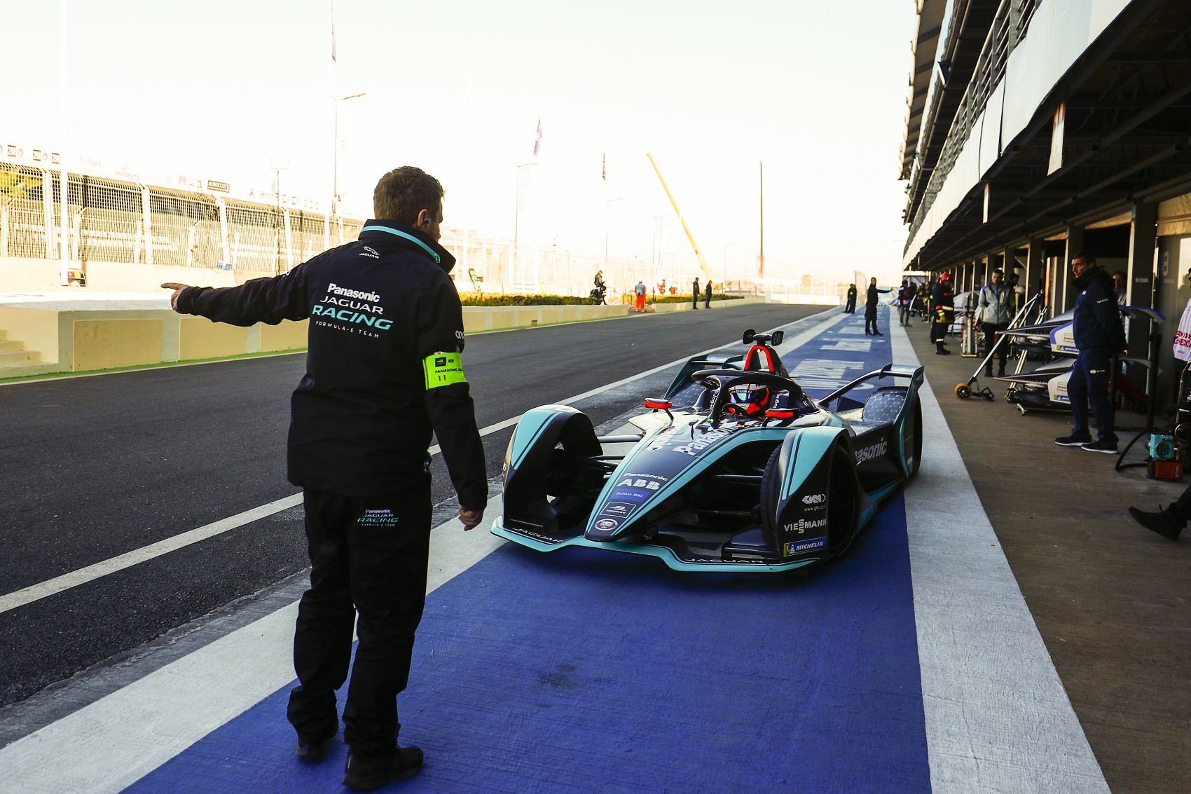 A Jaguar kitart az FE mellett, a létszámleépítések ellenére