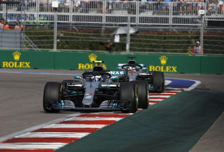 Hamilton, Mercedes, Bottas, Szocsi