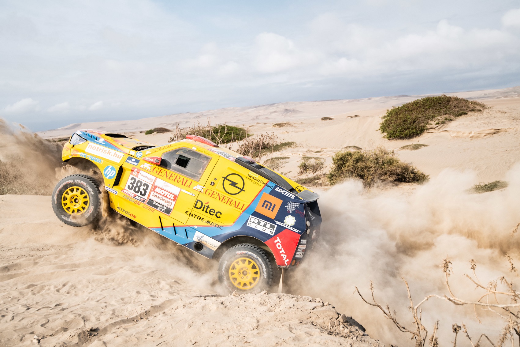 Opel Dakar Team: Ásás, kerékcsere, megszakított verseny, sötétben teljesített pálya