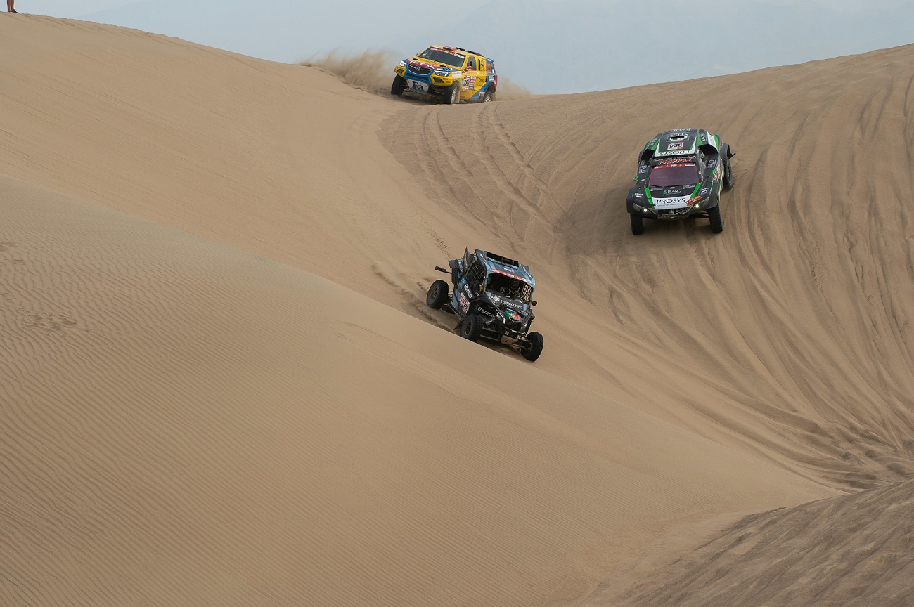 Újabb kalandok a dűnék között – Szalayék már a 20. helyen!