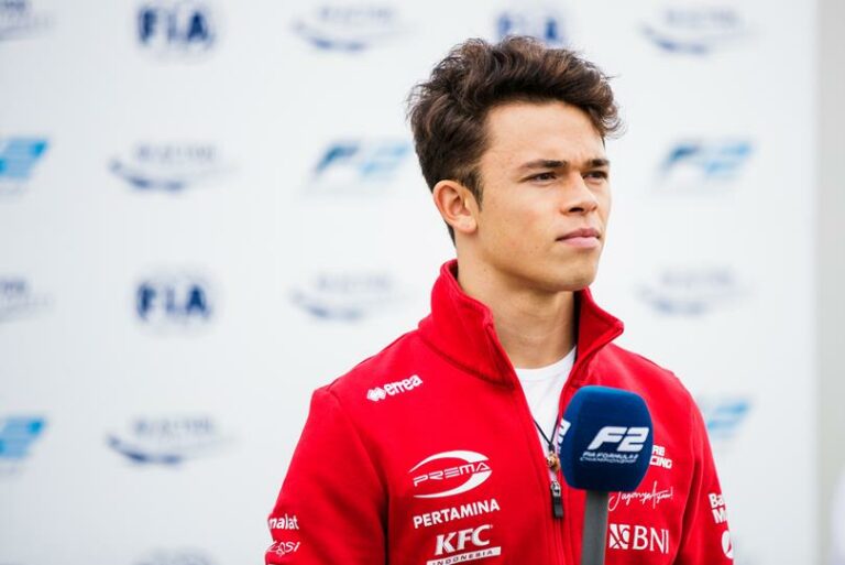 De Vries, Racingline