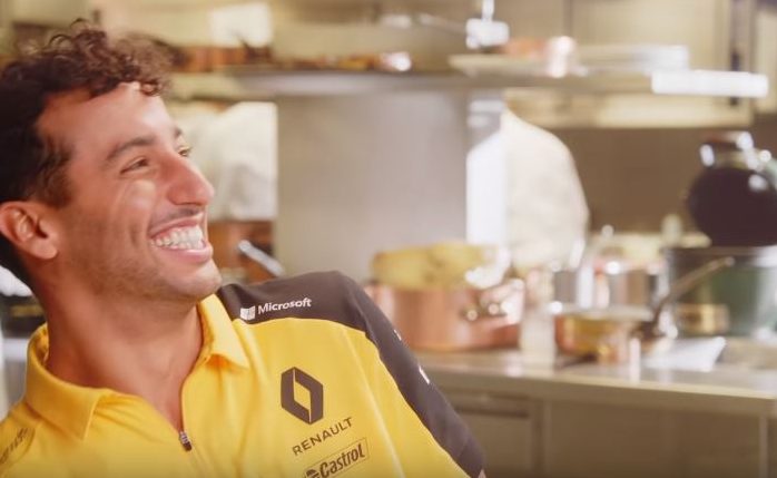 Ricciardo a francia ételekkel ismerkedik