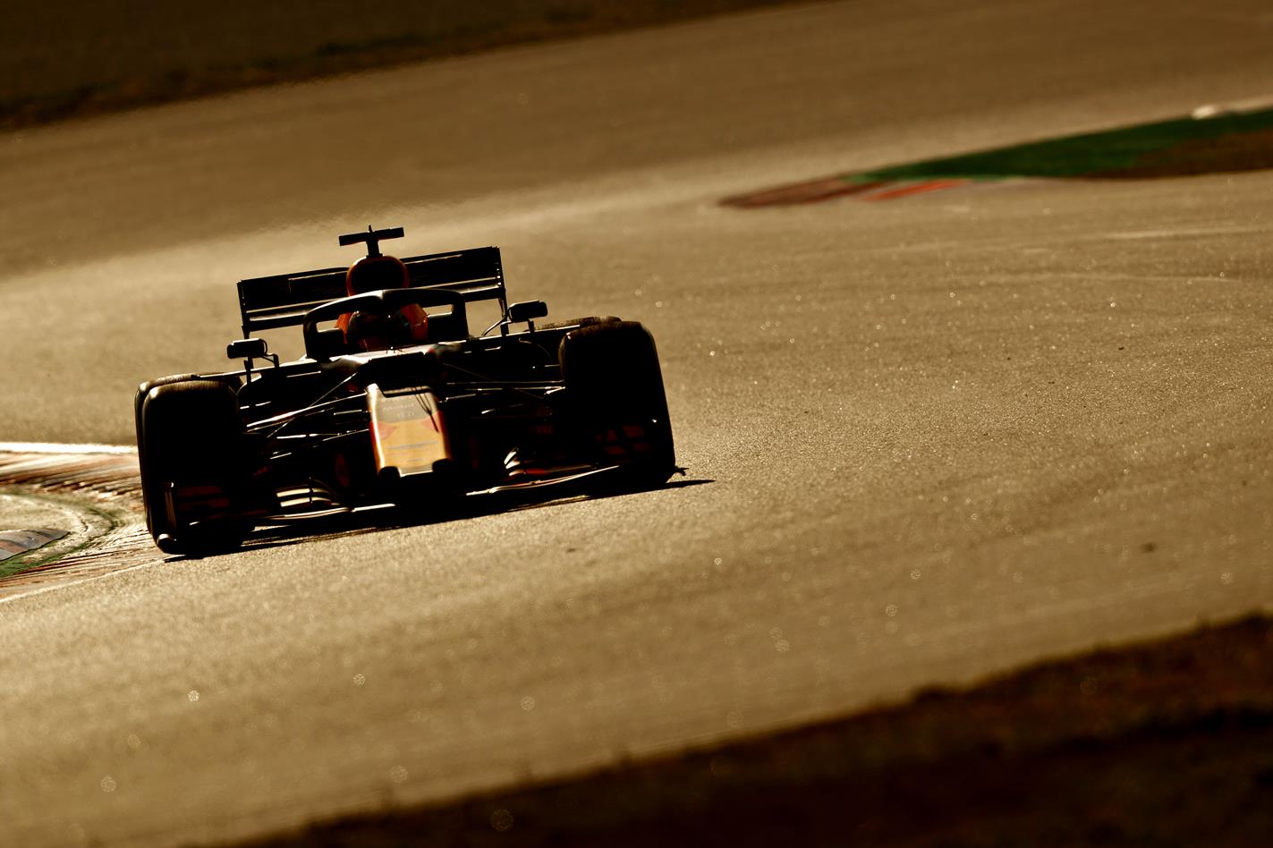 Újabb F1-es tendereket ír ki az FIA szabványalkatrészekre