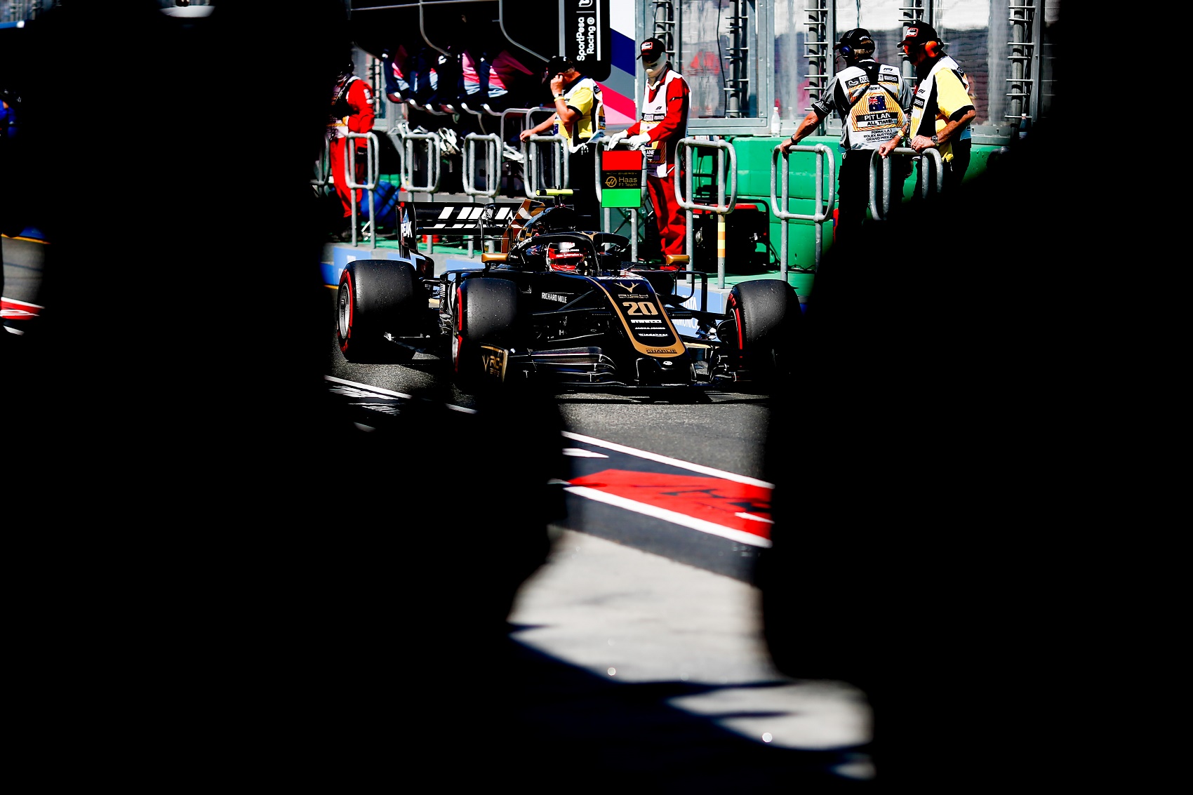 A Haas és a McLaren is pénzbüntetést kapott