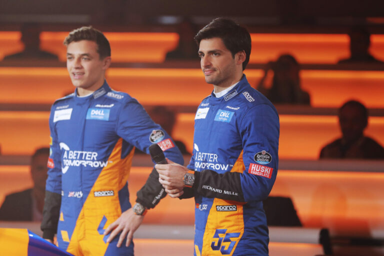 lando norris, carlos sainz, mclaren, racingline.hu