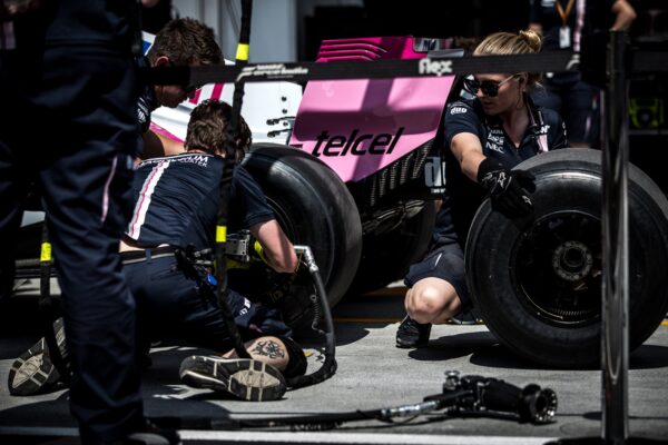 forma-1 Racing Point Force India woman, racingline, racingilnehu, racingline.hu