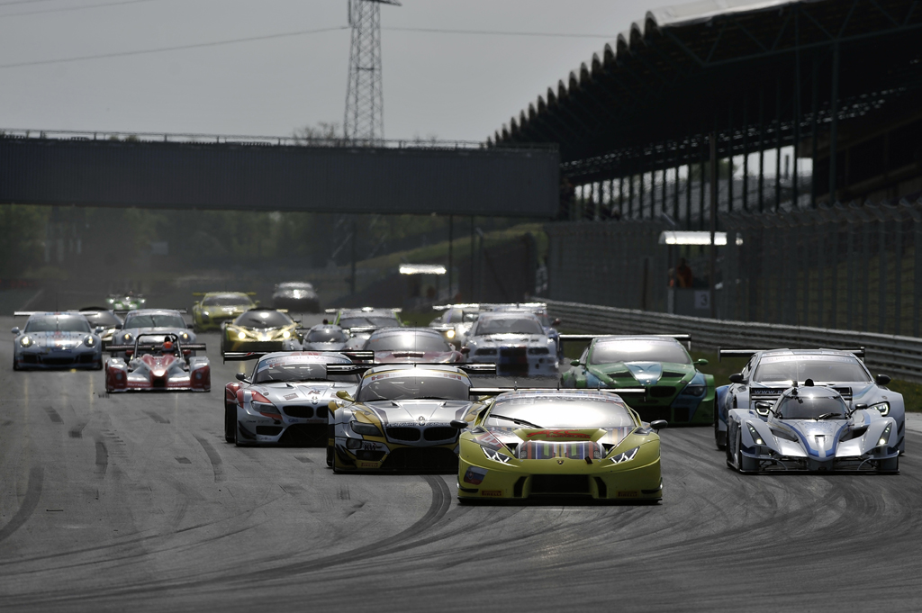 Szuperautók testközelből: ingyenes szezonnyitó hétvége a Hungaroringen