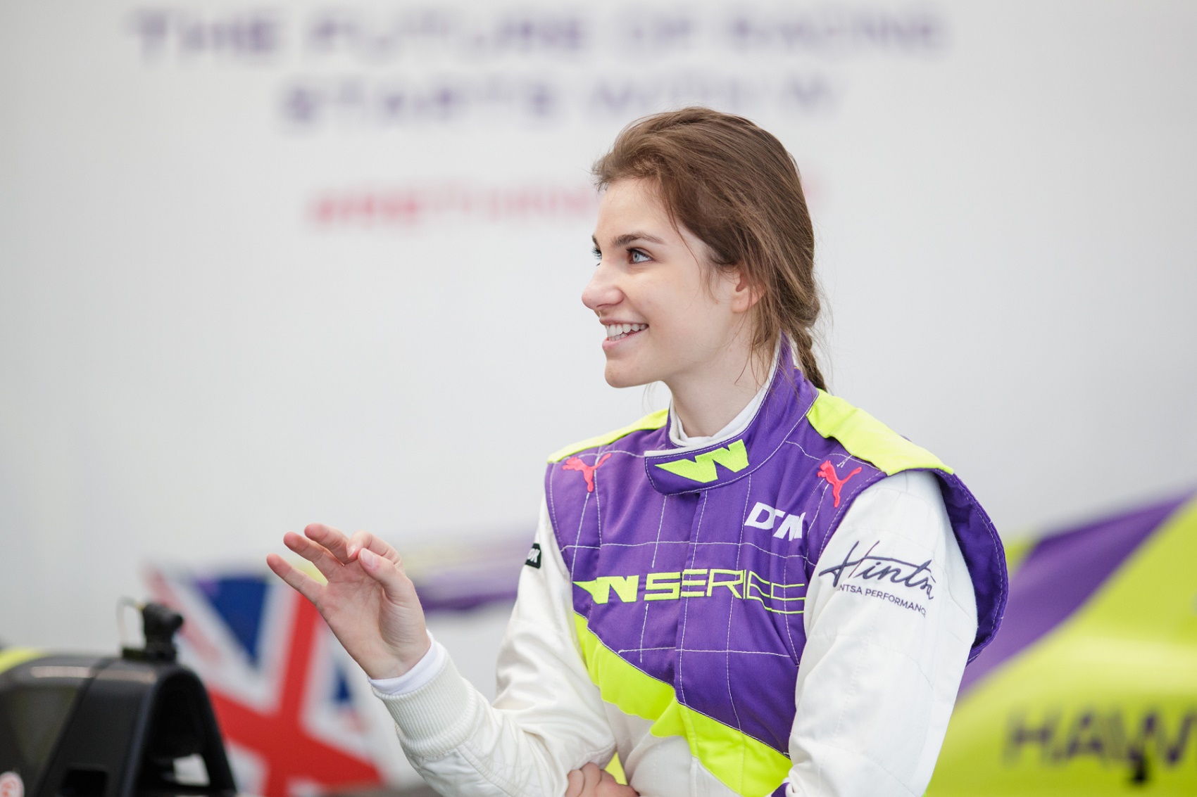 Keszthelyi Vivien vágta le Ralf Schumacher haját