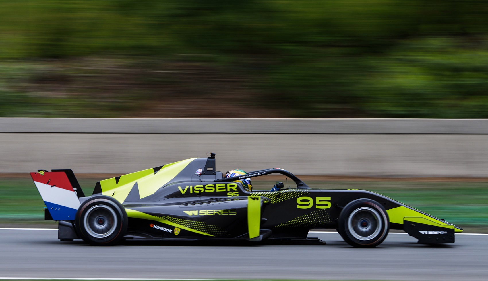 W Series: Visser legyőzte Chadwicket, Keszthelyi kiesett