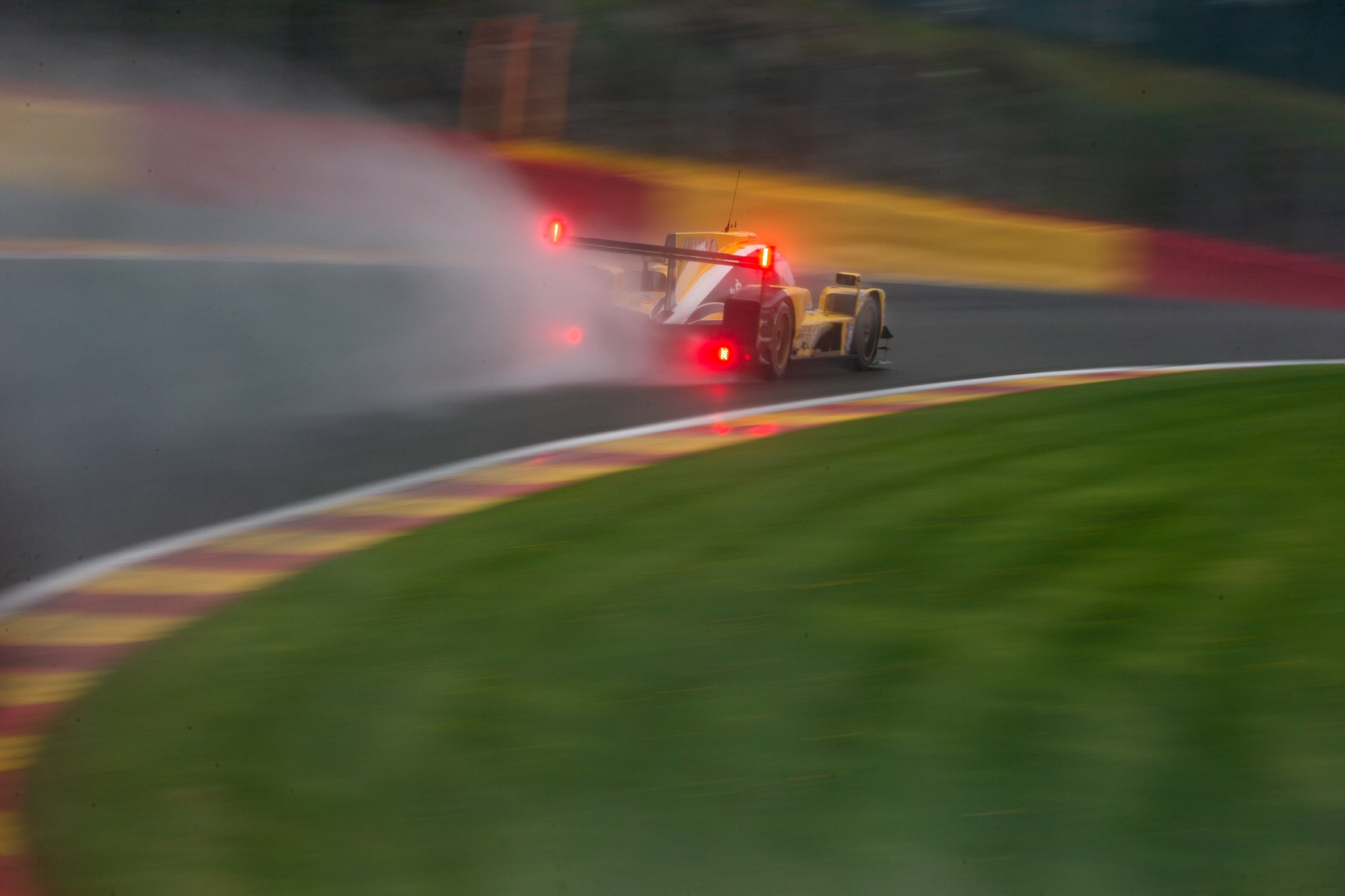 Havas pálya várta ma reggel a WEC mezőnyét