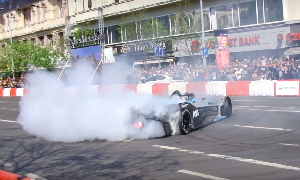 Megmutatjuk, hogy parádéztak a Nagy Futamon a külföldi és hazai sztárok