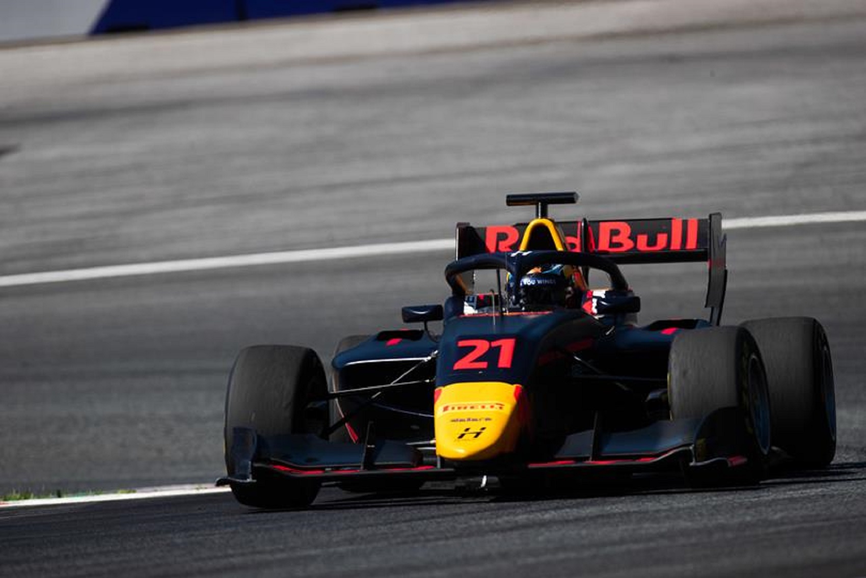 Jüri Vips a főfutamot, Jake Hughes pedig nevető harmadikként a sprintversenyt húzta be Spielbergben