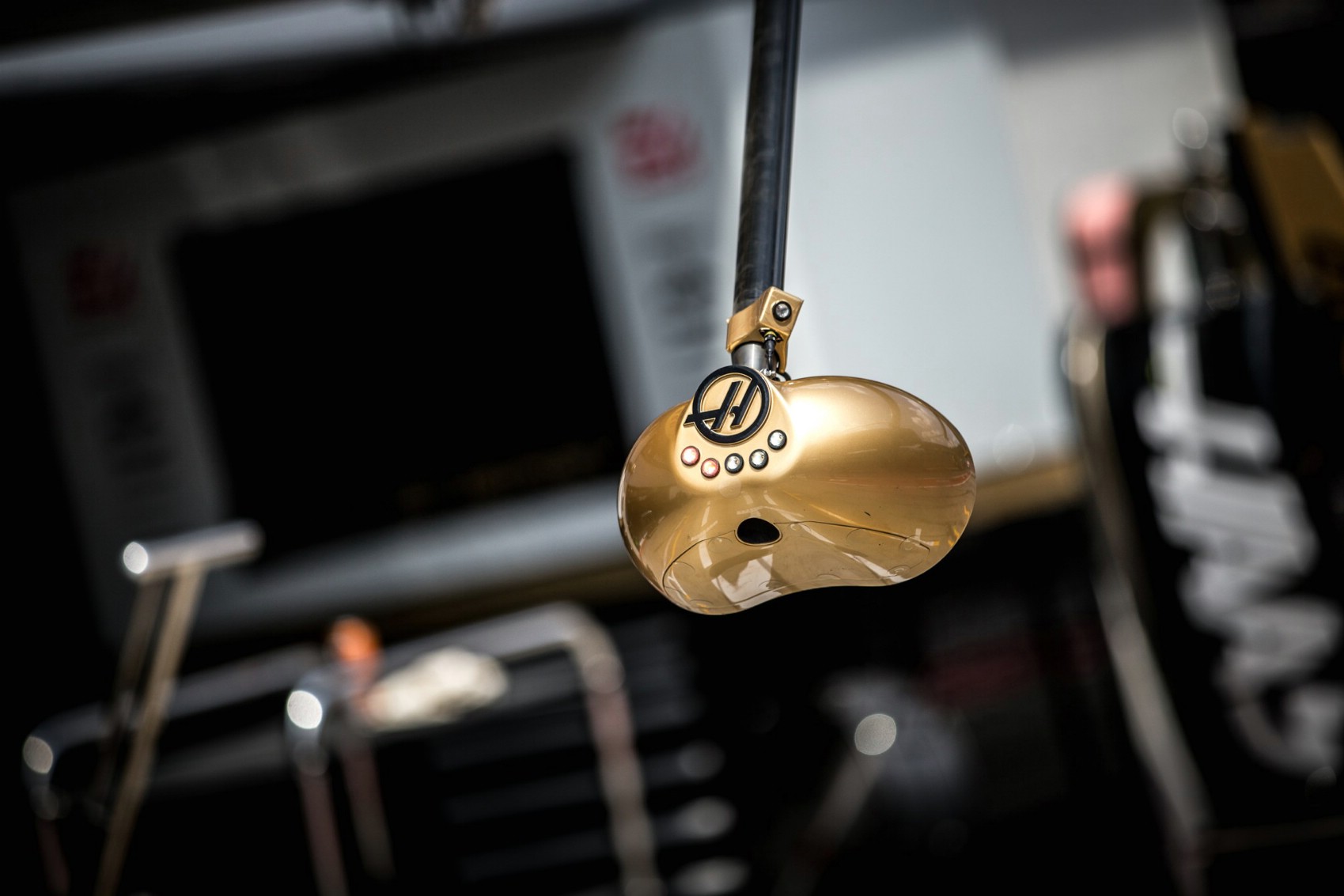 Magnussen is a régi specifikációjú Haas autót akarja