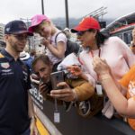 Pierre Gasly, fans, selfie