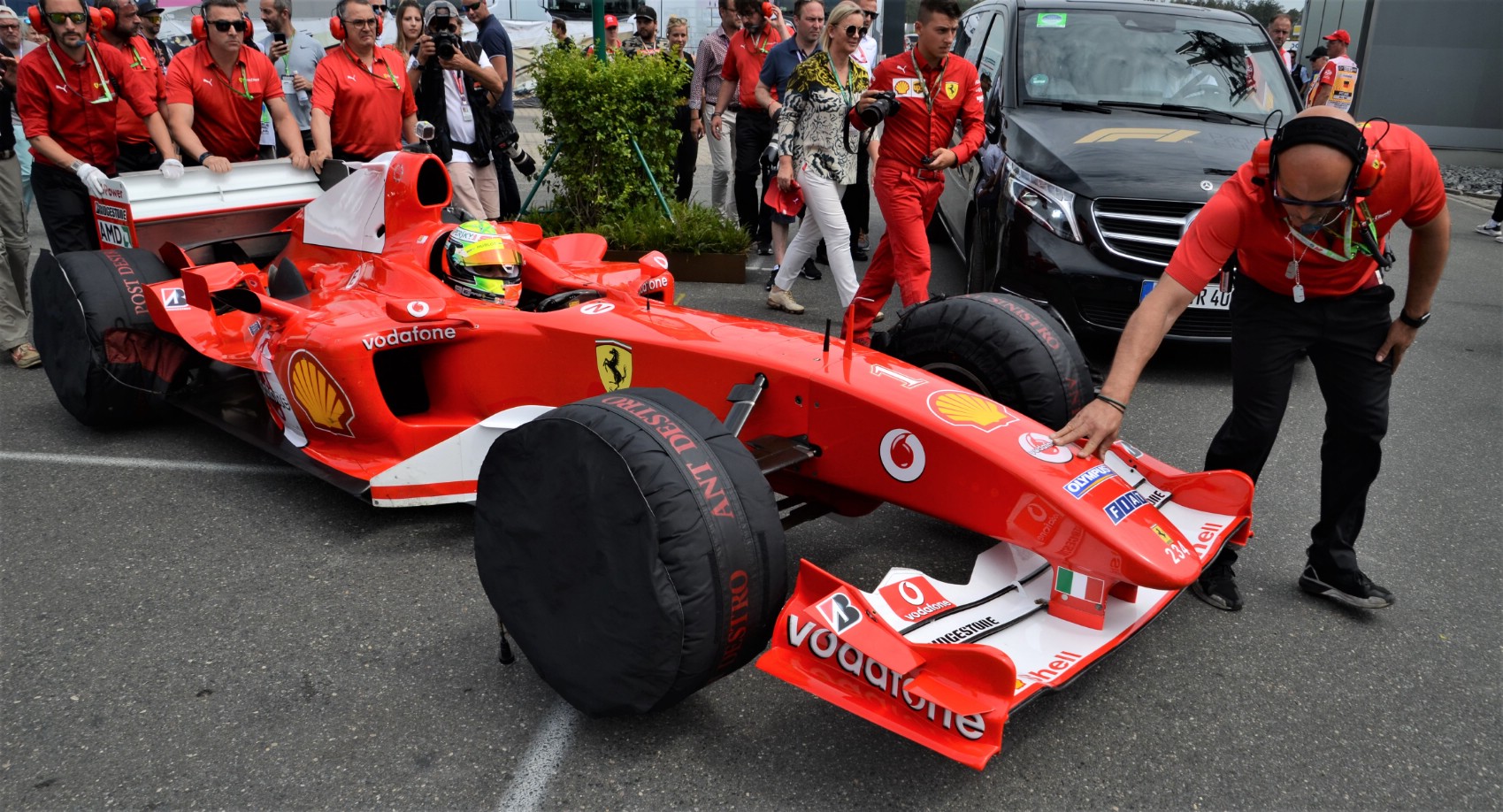Mick Schumacher édesapja Ferrariját hajtotta