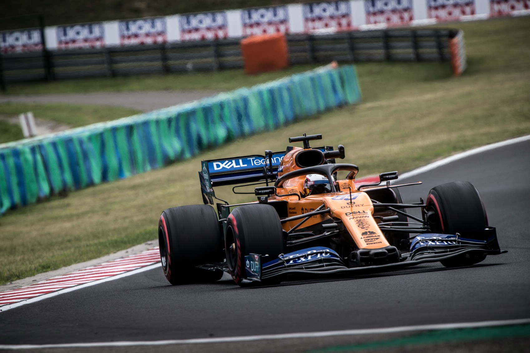 Sainz: A virtuális versenyzés nem fogja átvenni az F1 helyét