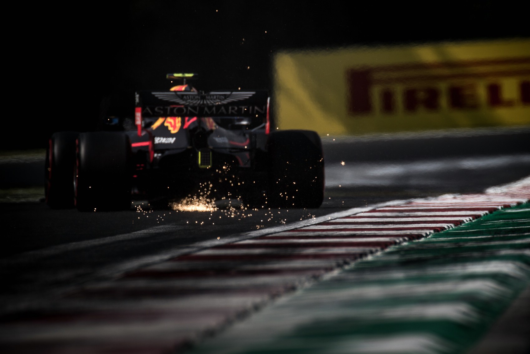 Villeneuve szerint csak négy versenyt bírnak ki a Honda motorok