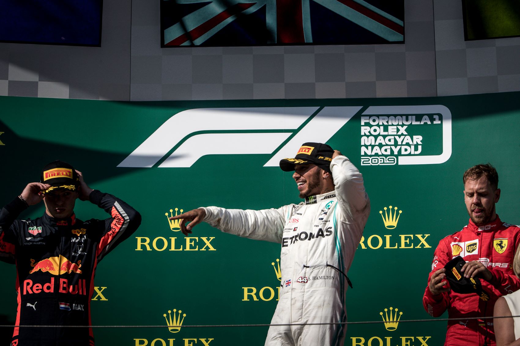 Hamilton továbbra is Vettelt méltatja, miközben harcba hívja Verstappent és Leclerc-t