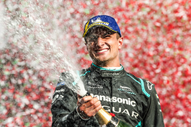 Evans meghosszabbította a szerződését a Panasonic Jaguar Racinggel