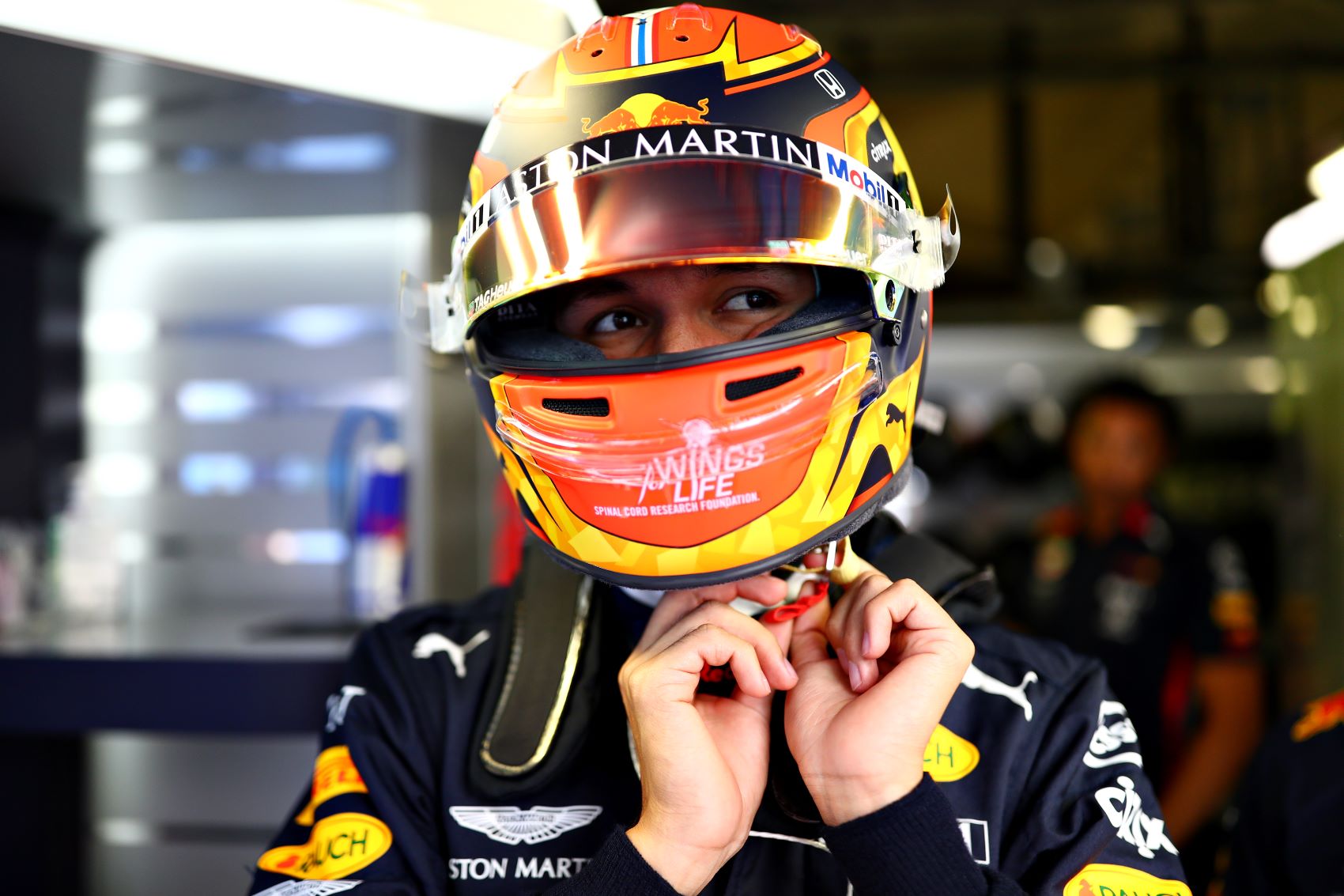 A Red Bull sisakcserére kérte meg Alex Albont