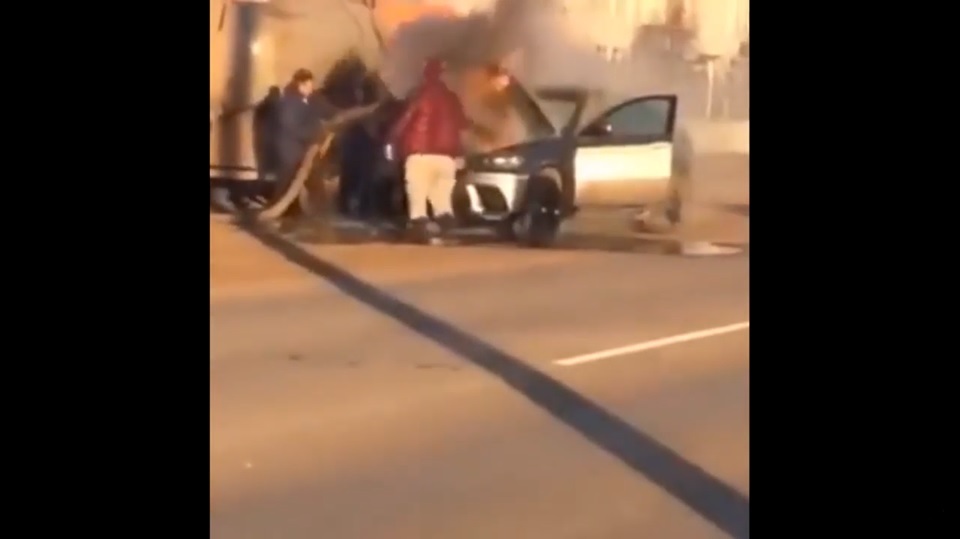 Szó szerint szar helyzetbe került a orosz BMW, duplán is