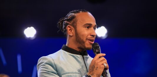 Lewis Hamilton, Mercedes, racingline