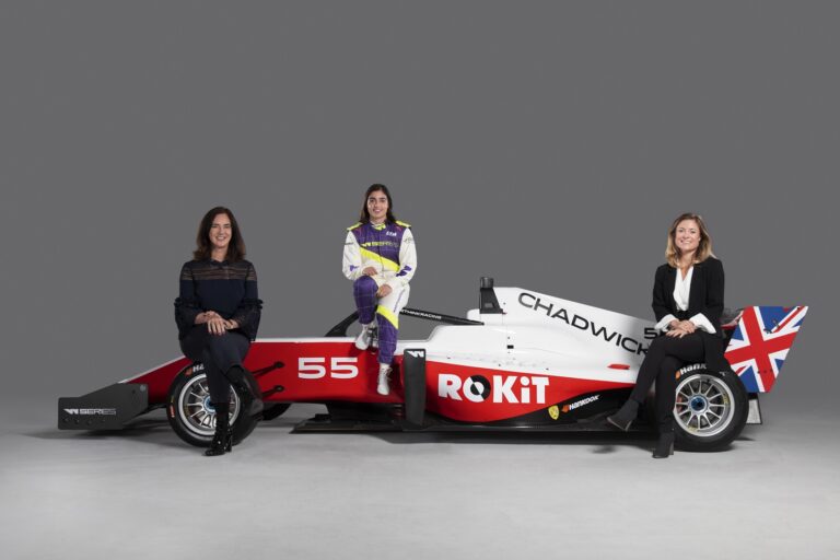 Catherine Bond Muir (W Series CEO), Jamie Chadwick (W Series 2019 Champion) and Fern Townend (ROKiT Global Sponsorship Manager), racingline.hu