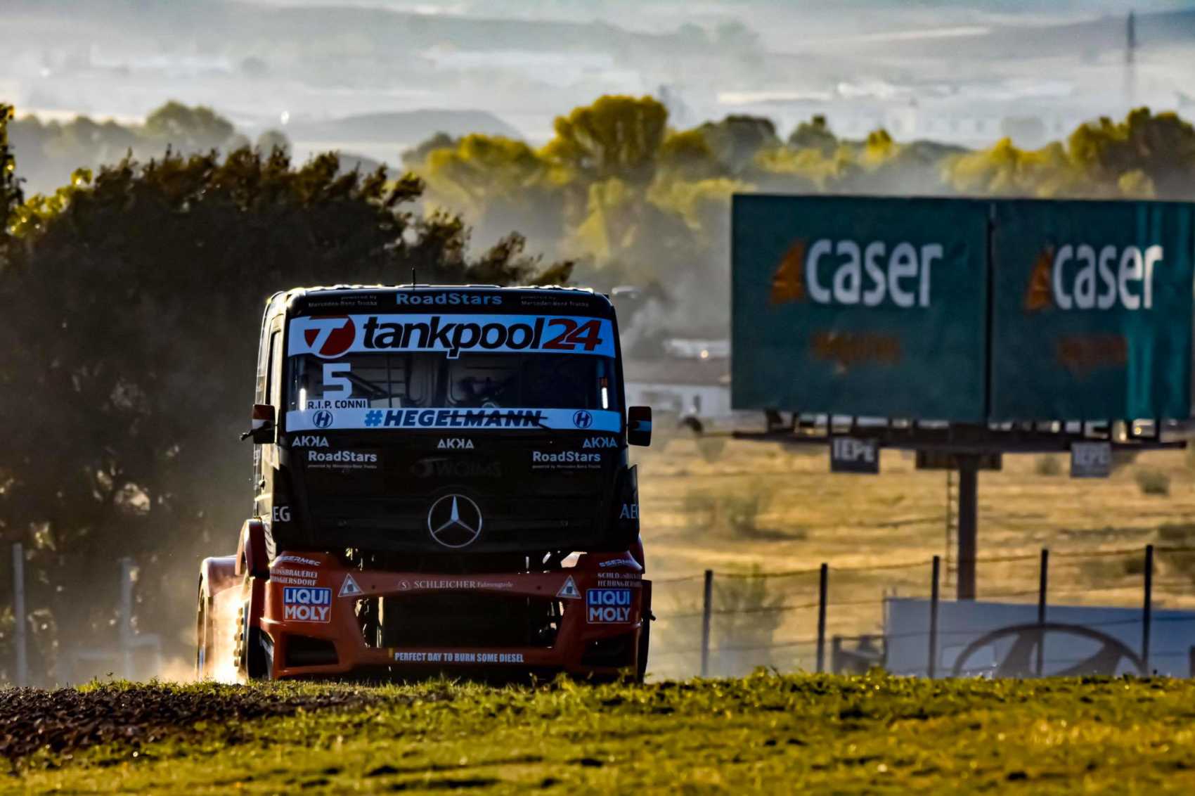 A Tamiya elkészítette Kiss Norbi Mercedes versenykamionját!